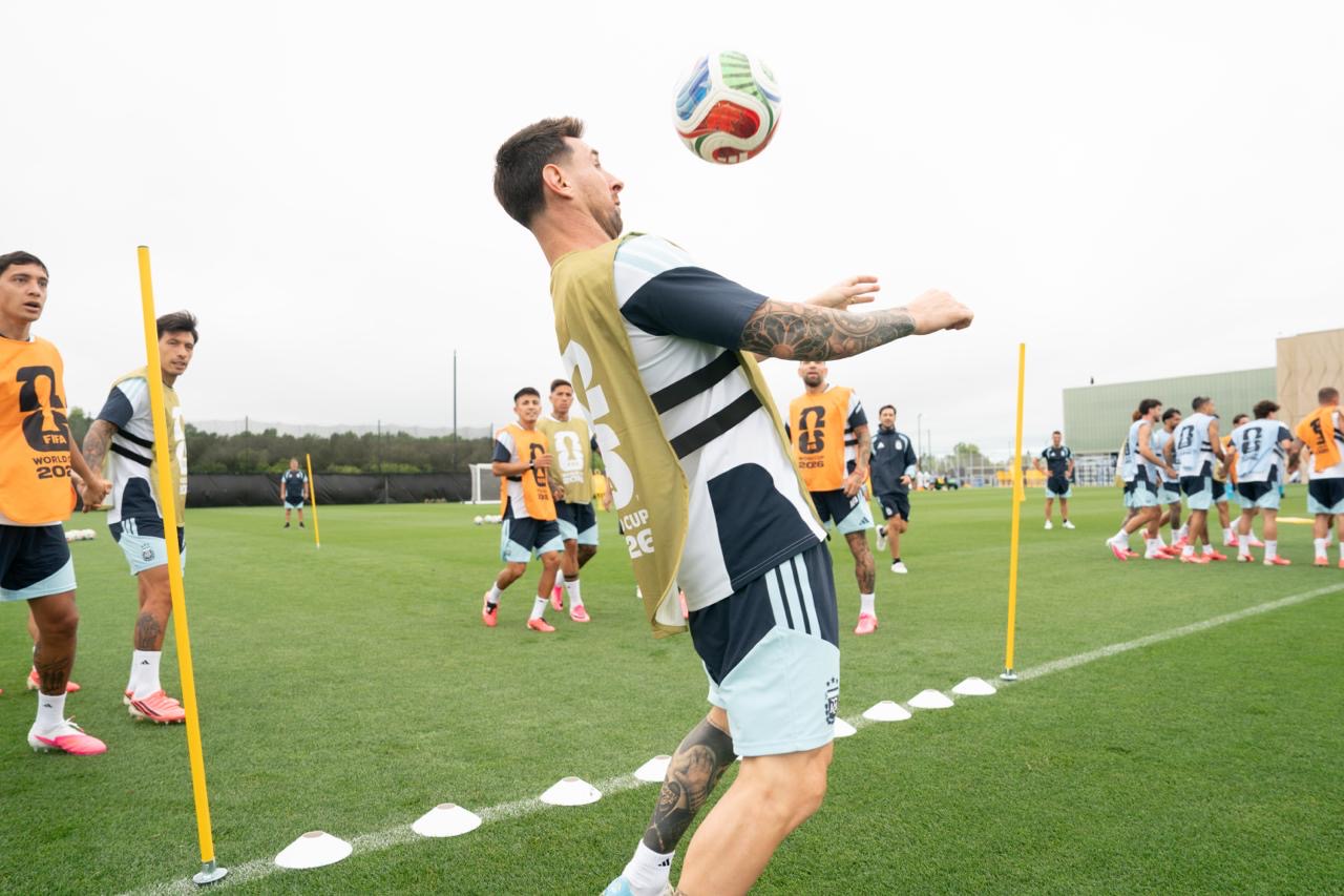 Messi controlling the ball in training